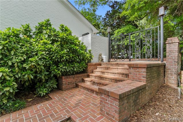 1227 Overlook NE, Tuscaloosa, AL 35406