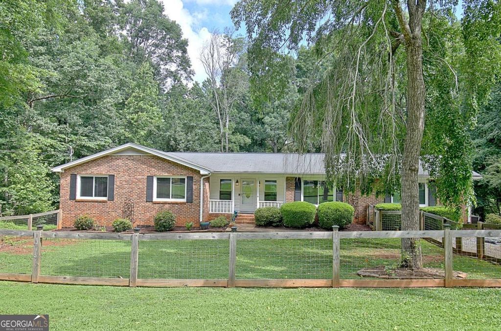 110 Heatherwood Drive, Fayetteville, GA 30215