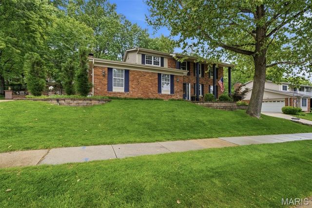 2730 Diamond Ridge Lane, Des Peres, MO 63131