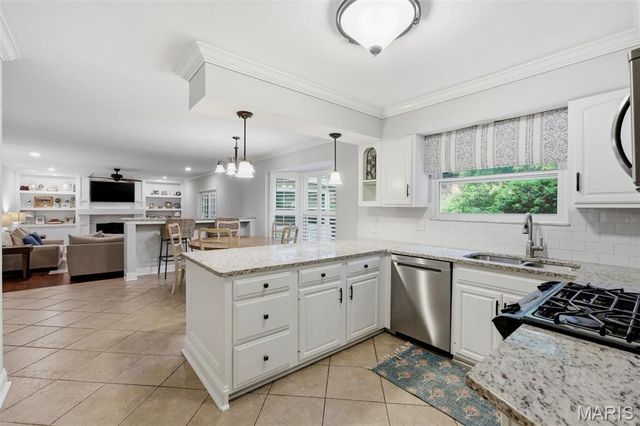 2730 Diamond Ridge Lane, Des Peres, MO 63131