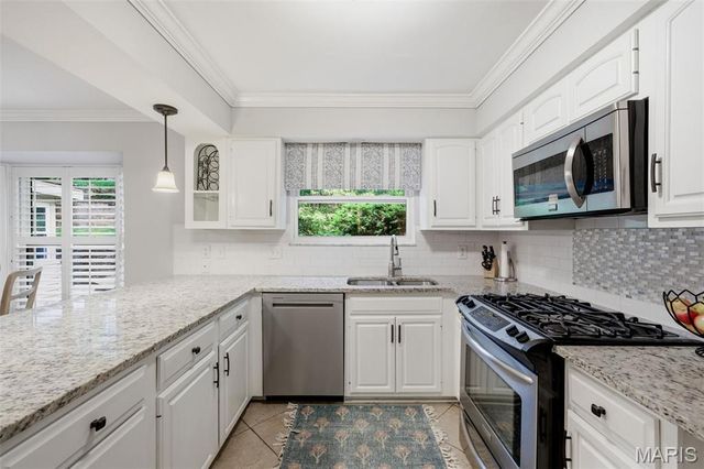 2730 Diamond Ridge Lane, Des Peres, MO 63131