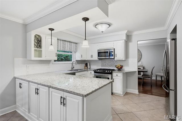 2730 Diamond Ridge Lane, Des Peres, MO 63131