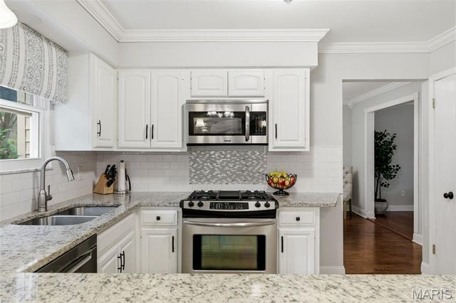 2730 Diamond Ridge Lane, Des Peres, MO 63131
