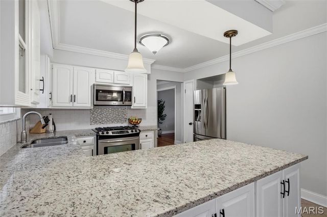 2730 Diamond Ridge Lane, Des Peres, MO 63131