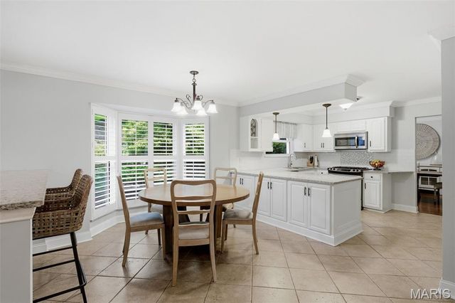 2730 Diamond Ridge Lane, Des Peres, MO 63131