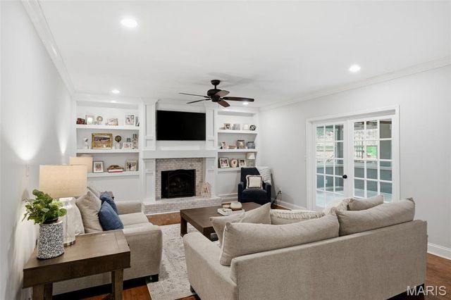 2730 Diamond Ridge Lane, Des Peres, MO 63131