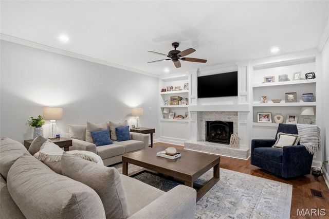2730 Diamond Ridge Lane, Des Peres, MO 63131