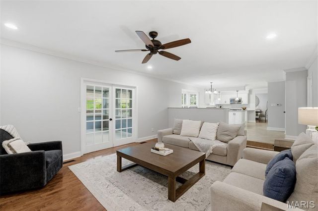 2730 Diamond Ridge Lane, Des Peres, MO 63131