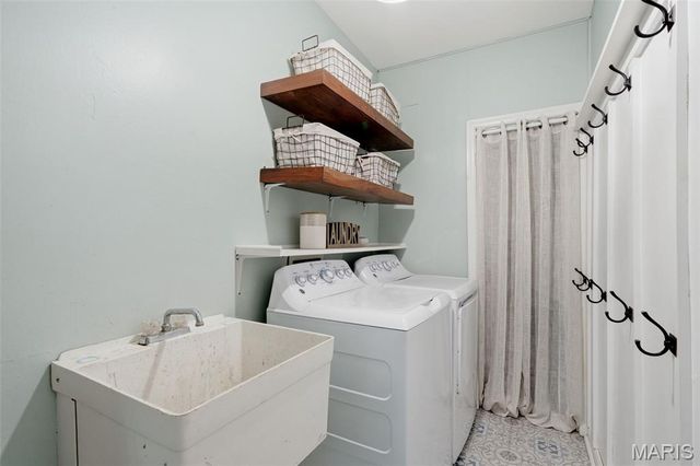2730 Diamond Ridge Lane, Des Peres, MO 63131