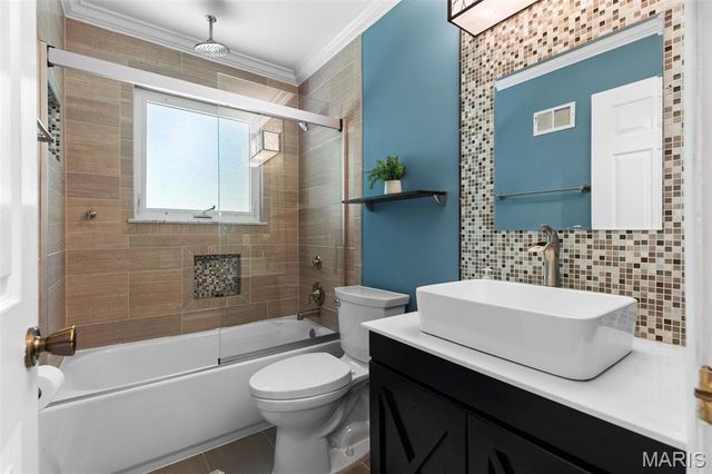 2730 Diamond Ridge Lane, Des Peres, MO 63131