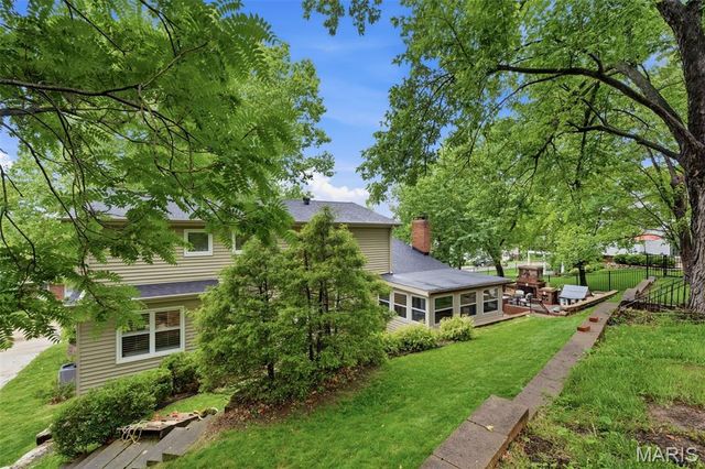 2730 Diamond Ridge Lane, Des Peres, MO 63131