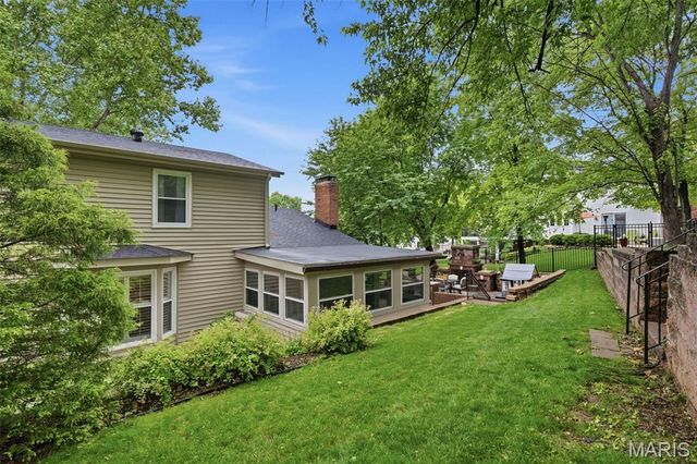 2730 Diamond Ridge Lane, Des Peres, MO 63131