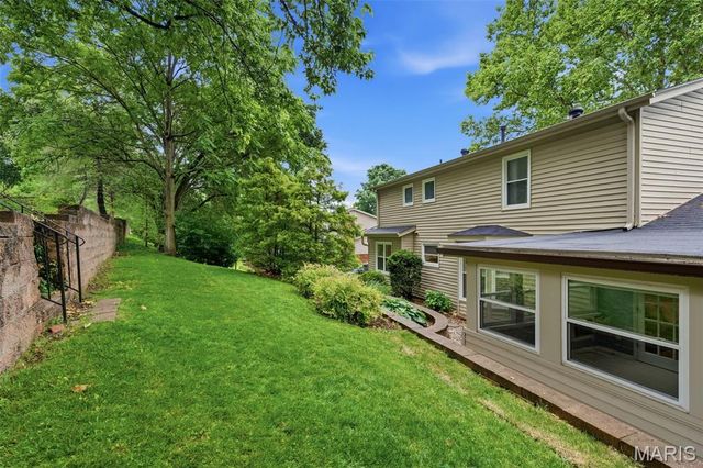 2730 Diamond Ridge Lane, Des Peres, MO 63131