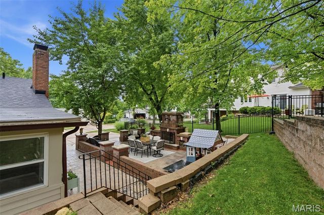2730 Diamond Ridge Lane, Des Peres, MO 63131