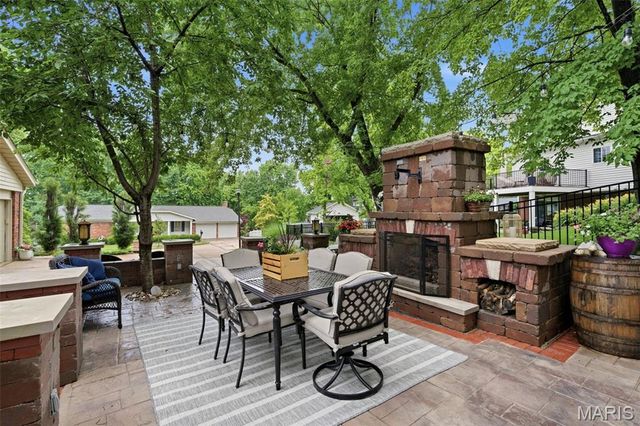 2730 Diamond Ridge Lane, Des Peres, MO 63131