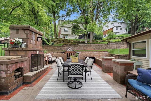 2730 Diamond Ridge Lane, Des Peres, MO 63131