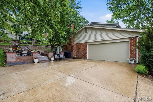2730 Diamond Ridge Lane, Des Peres, MO 63131