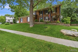 2730 Diamond Ridge Lane, Des Peres, MO 63131