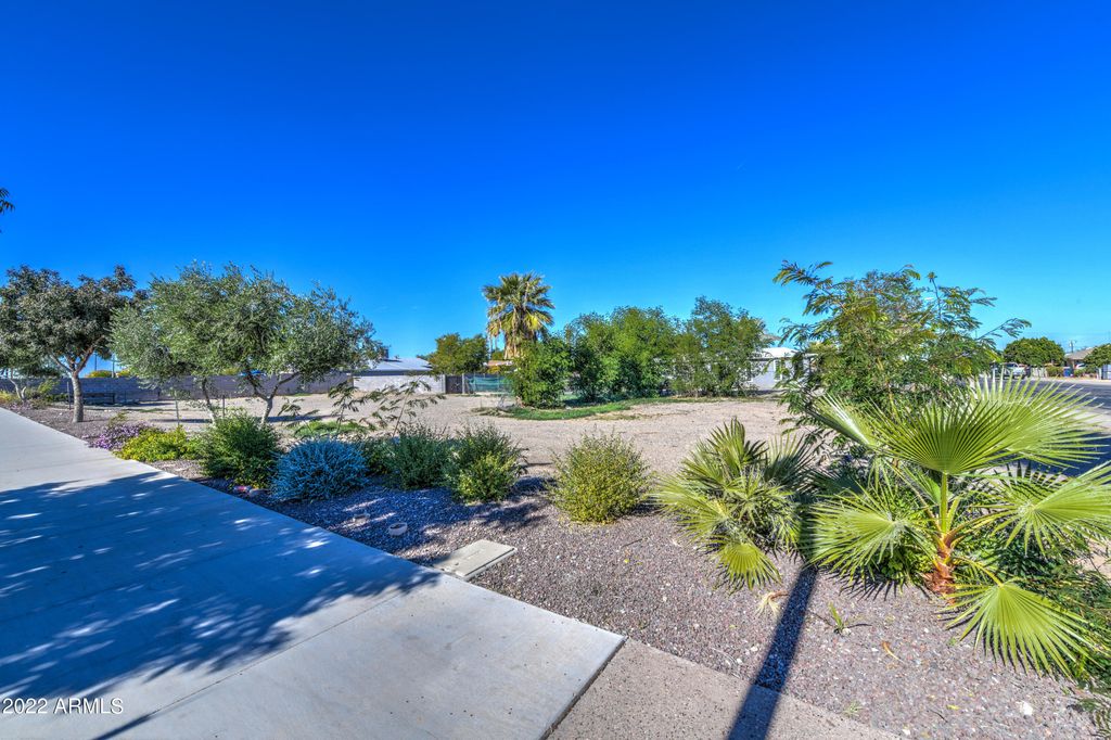 12212 W THUNDERBIRD Road 3, El Mirage, AZ 85335 — photo 2