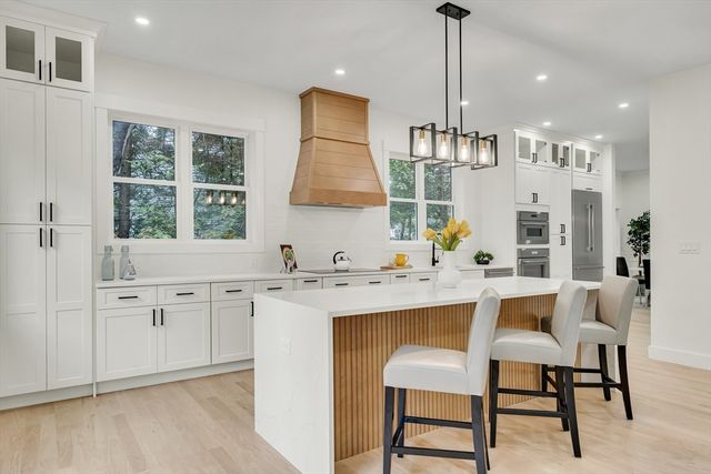 22 Estabrook Rd, Lexington, MA 02421