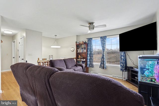 2357 MEETINGHOUSE RD, Spring Grove, PA 17362