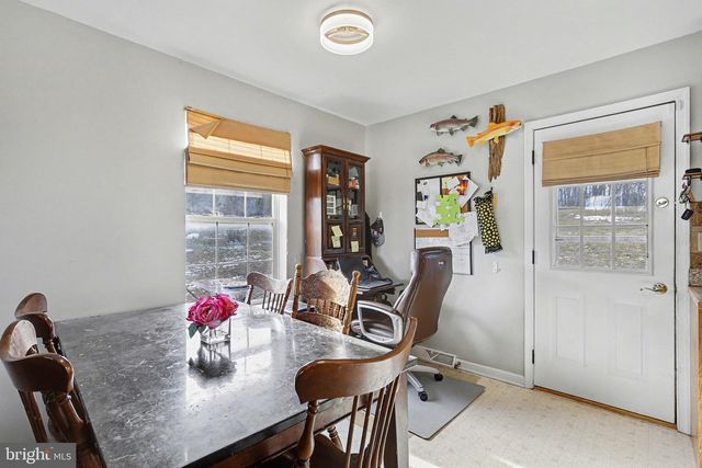 2357 MEETINGHOUSE RD, Spring Grove, PA 17362