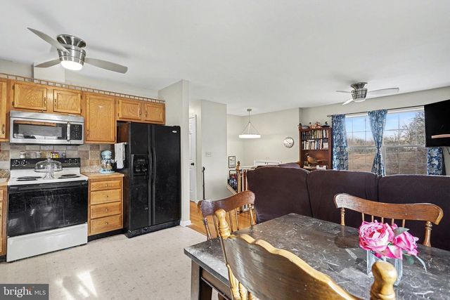 2357 MEETINGHOUSE RD, Spring Grove, PA 17362