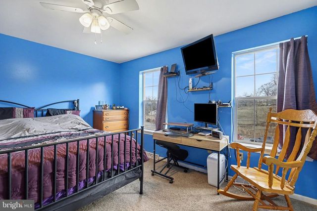 2357 MEETINGHOUSE RD, Spring Grove, PA 17362