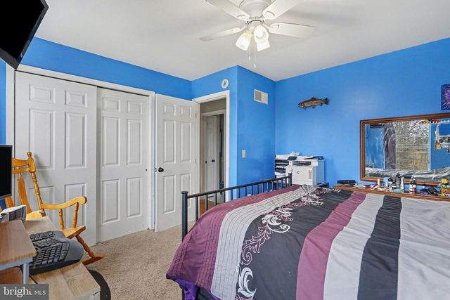 2357 MEETINGHOUSE RD, Spring Grove, PA 17362