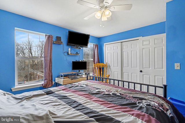 2357 MEETINGHOUSE RD, Spring Grove, PA 17362