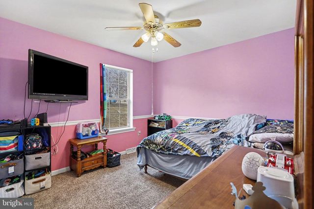 2357 MEETINGHOUSE RD, Spring Grove, PA 17362