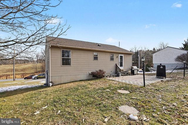 2357 MEETINGHOUSE RD, Spring Grove, PA 17362