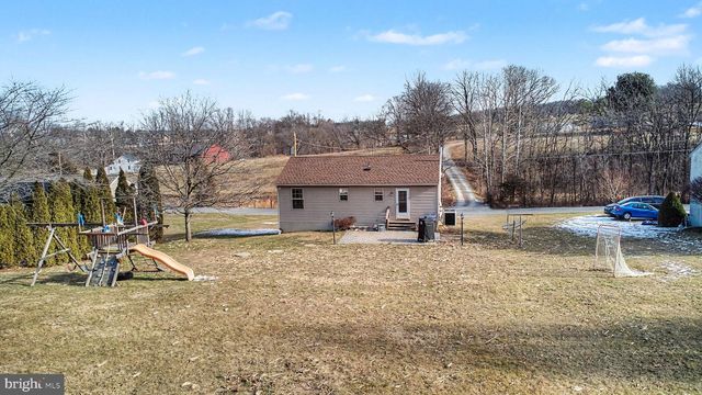 2357 MEETINGHOUSE RD, Spring Grove, PA 17362
