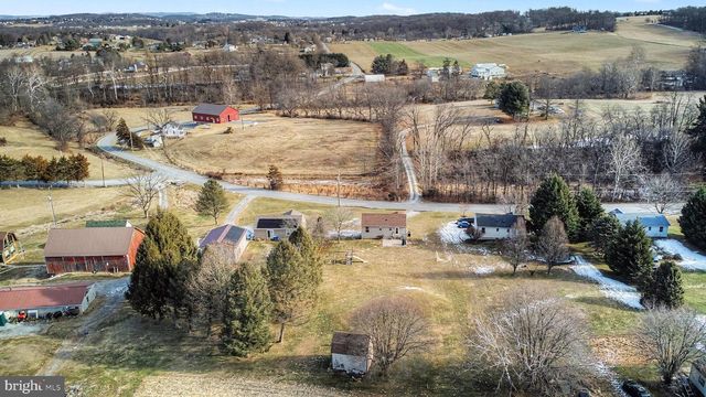 2357 MEETINGHOUSE RD, Spring Grove, PA 17362