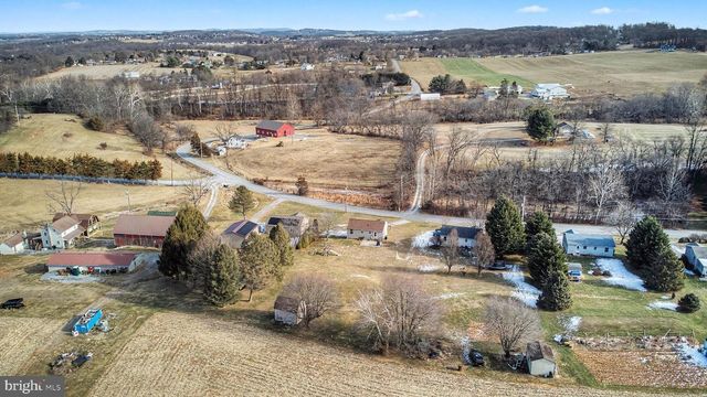 2357 MEETINGHOUSE RD, Spring Grove, PA 17362