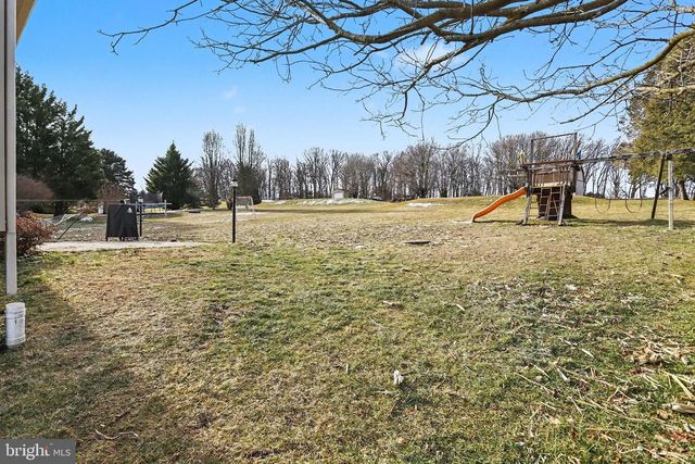 2357 MEETINGHOUSE RD, Spring Grove, PA 17362