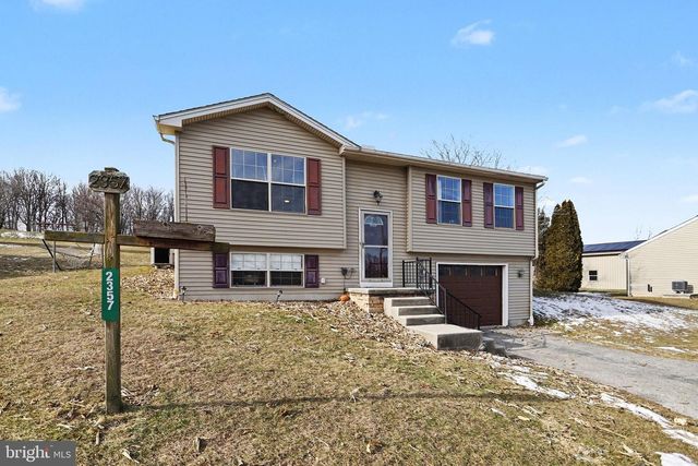2357 MEETINGHOUSE RD, Spring Grove, PA 17362