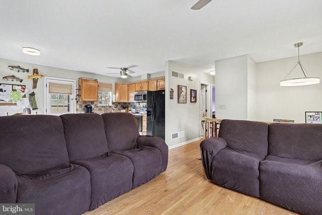 2357 MEETINGHOUSE RD, Spring Grove, PA 17362