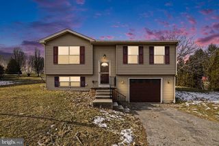 2357 MEETINGHOUSE RD, Spring Grove, PA 17362