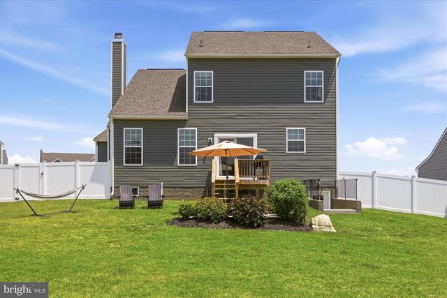 100 LADYSTHUMB CIR, Charles Town, WV 25414