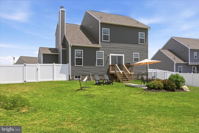 100 LADYSTHUMB CIR, Charles Town, WV 25414