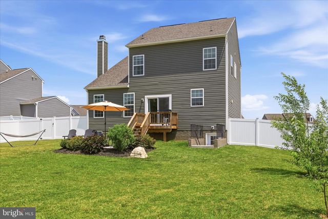 100 LADYSTHUMB CIR, Charles Town, WV 25414