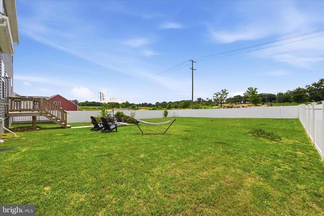 100 LADYSTHUMB CIR, Charles Town, WV 25414