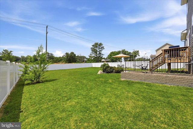 100 LADYSTHUMB CIR, Charles Town, WV 25414