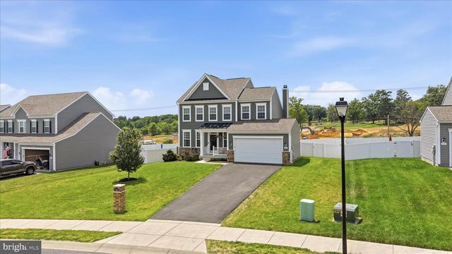 100 LADYSTHUMB CIR, Charles Town, WV 25414