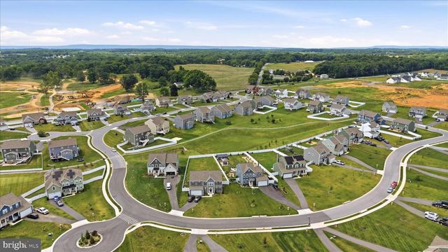100 LADYSTHUMB CIR, Charles Town, WV 25414