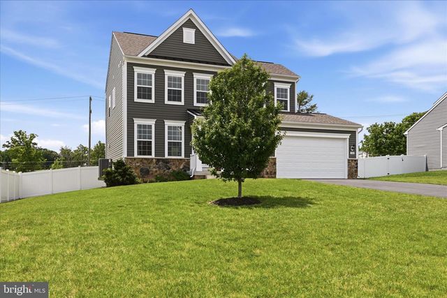 100 LADYSTHUMB CIR, Charles Town, WV 25414