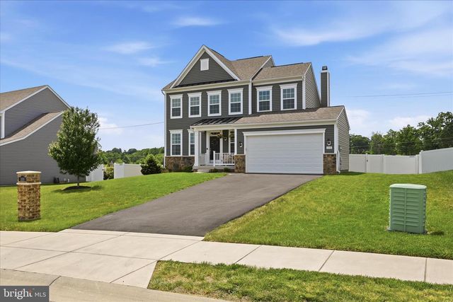 100 LADYSTHUMB CIR, Charles Town, WV 25414