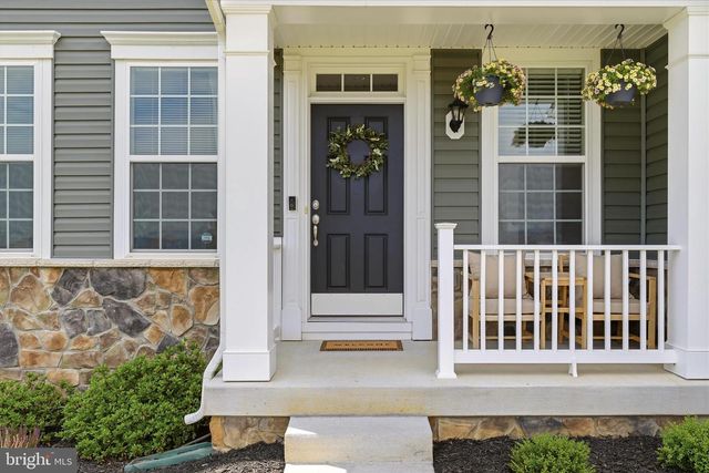 100 LADYSTHUMB CIR, Charles Town, WV 25414