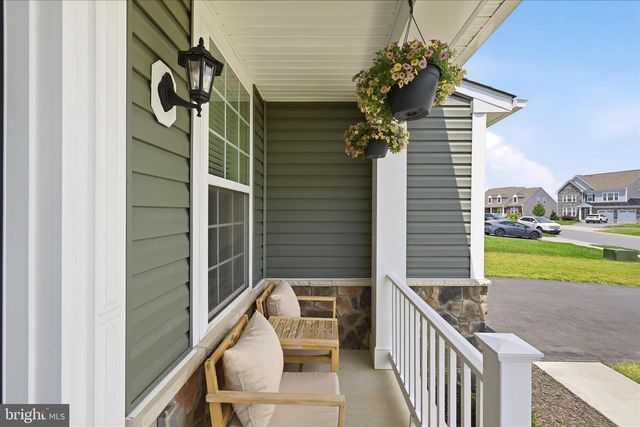 100 LADYSTHUMB CIR, Charles Town, WV 25414